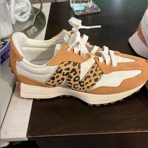 New balance 327 sneakers in tan and leopard